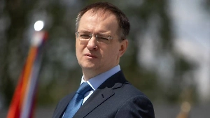 Песков: Мединский продолжает координировать наработки по переговорам с Киевом