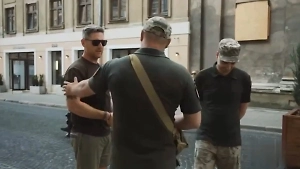 Во Львове мужчина представился британцем и отпугнул военкомов