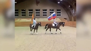 Путин показал Моди конюшню в Ново-Огарёве и шоу на арене