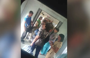 Появилось видео из электрички, "взявшей в плен" пассажиров из-за отключения света в Приморье