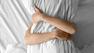 Невролог назвала причины сонного паралича