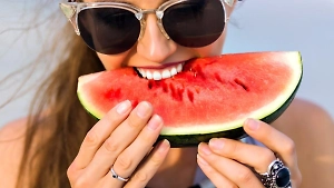 Врач рассказала, при каких заболеваниях нельзя есть арбуз