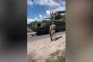 Бойцы "Ахмата" затрофеили украинский БТР под Курском