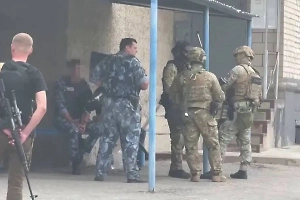 СК начал поиск возможных сообщников заключённых, захвативших заложников в ИК-19
