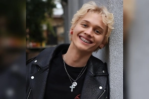 Даня Милохин испугался возвращаться в Россию из-за осеннего призыва