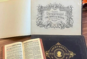 Псковские таможенники передали Минкультуры шесть антикварных книг и икону