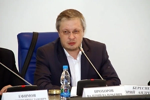 Ситуация с многодневными допросами и «освобождением» Павла Дурова из-под ареста — это классический пример «нетфликс-политики», как её метко назвала моя уважаемая коллега Мария Сергеева <...> Его задержание и многодневные допросы — это попытка показать, что угроза существует, её необходимо купировать, не дав развиваться, и продемонстрировать человечеству, кто на планете хозяин. Так они создают новый «сезон» политического сериала, где Дуров представляется злодеем, замышляющим недоброе, и которого необходимо нейтрализовать. Первую серию этой франшизы мы увидели на днях, и, очевидно, продолжение последует достаточно скоро.