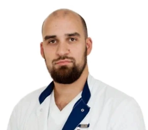 Раз в год нужно сдавать общий анализ мочи для исключения клеток крови, которые могут свидетельствовать о наличии онкологического заболевания на слизистой урологических органов, делать УЗИ почек и после 45 лет — ежегодно сдавать ПСА крови. В этом возрасте нужно оценивать изменения в своём гормональном статусе для оценки необходимости его корректировки и улучшения качества жизни и борьбы с возрастными изменениями. Это оценка уровня гормона тестостерона, ГСПГ, витамина D.