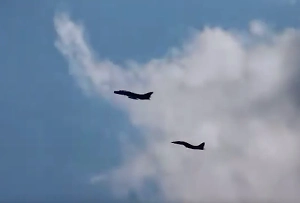 Сеть взорвало видео полёта российских истребителей "над Канадой", вмешался министр обороны