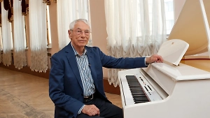 98-летний Александр Зацепин представил 38-летнюю возлюбленную