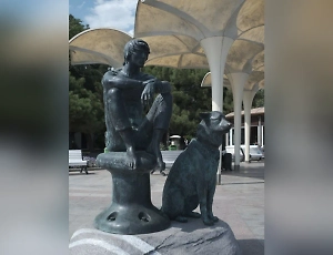 В Ялте открыли памятник местному «Хатико» Мухтару