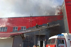 Пожар в башкирском ТЦ локализован на площади 2,5 тысячи квадратов