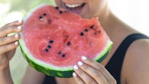 Врач назвала плохой идеей брать с собой на шашлыки арбуз