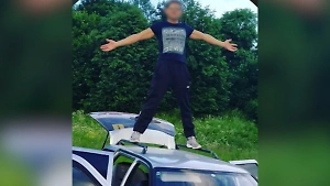 Врачи борются за жизнь москвича, на рыбалке задевшего удочкой ЛЭП