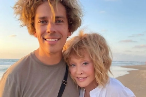 Замок Пугачёвой и Галкина* пришёл в упадок и начал разваливаться на глазах