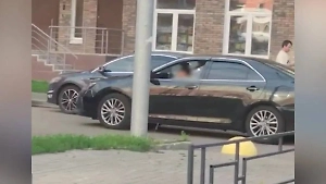В Томилино 12-летний "гонщик" нарезал круги по двору ЖК и обматерил женщину с ребёнком