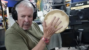 Макаревича* и других иноагентов требуют лишать звания народный артист за критику СВО