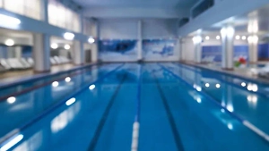 В Москве завели дело на тренера бассейна, издевавшегося над ребёнком-инвалидом