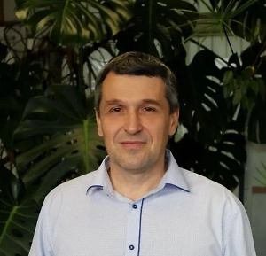 Начало осени — лучшее время для употребления бахчевых культур: дынь, арбузов. Сейчас также пора яблок, в которых много витамина С и различных микроэлементов. Фрукты содержат фруктозу и гораздо полезнее сладких десертов.