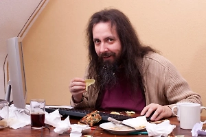 Ученые назвали пять «мусорных» продуктов, которые опаснее сигарет