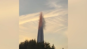 Необычные облака у «Лахта-центра» посеяли панику среди петербуржцев