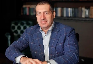 Европарламент не является органом, принимающим решения по вопросам безопасности стран-участниц и поставок вооружений в третьи страны. Для этих целей существуют военно-политические блоки, в том числе НАТО. Именно этим блоком администрируются системы управления тактическим и стратегическим оружием, включая стоящие на вооружении реактивные системы залпового огня (РСЗО).