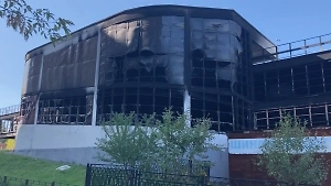 Life.ru публикует видео с обугленной парковкой в Подмосковье, где погибли два человека