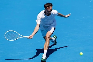 Россиянин Медведев прошёл в следующий круг Australian Open из-за травмы соперника