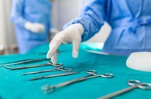 Хирург рассказал, под какую музыку чаще всего проводятся операции