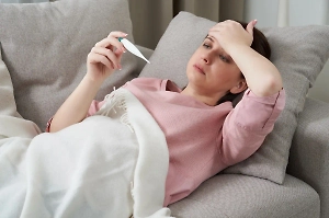 Врач объяснила суперспособность женщин переносить температуру легче мужчин