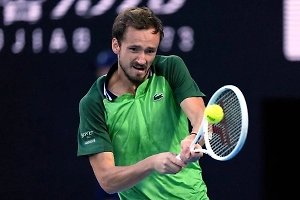 Заслуженный тренер РФ назвал причину поражения Медведева в финале Australian Open