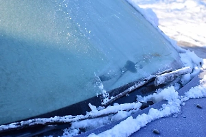 Из реки под Саратовом достали машину с телом мужчины