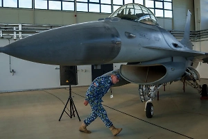 Американский разведчик назвал реальную причину задержки поставок F-16 на Украину