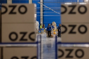 Ozon угодил в скандал из-за пристающего к девушкам развратного курьера