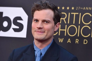 У звезды "50 оттенков серого" случился "сердечный приступ" из-за ядовитых гусениц