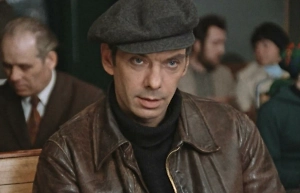 Психолог раскрыл, какие страхи прячет за харизмой Гоша из фильма "Москва слезам не верит"