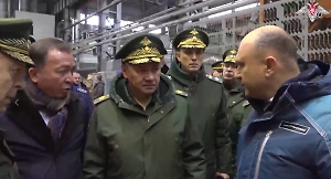 Шойгу проинспектировал производство самоходок на заводе "Уралтрансмаш"