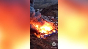 Мощный пожар охватил спортзал в Дагестане