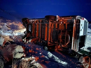 В Бурятии перевернулся микроавтобус с 12 пассажирами, пострадали четверо