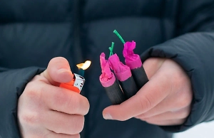 Два москвича угодили в больницу с жуткими травмами после неудачного запуска петард