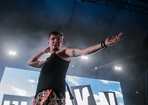 Солиста группы "Щенки" арестовали на 10 суток после голого перформанса в стиле Vacio