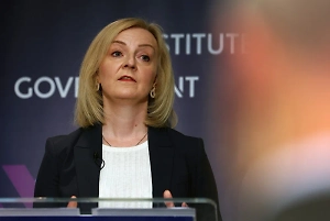 На стене магазина в Лондоне появился мемориал в память о салате, «пережившем» Лиз Трасс