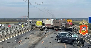 На смявшего 10 легковушек в Серпухове водителя самосвала завели уголовное дело