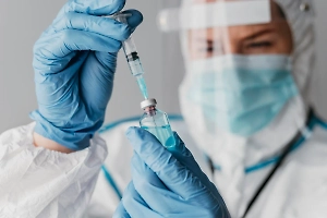 Онколог объяснил, как проходит испытание вакцины от рака и почему пока рано радоваться