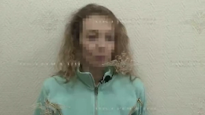 Курьершу, которая помогала мошенникам обокрасть Долину, оставили в СИЗО