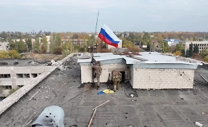 Опубликованы кадры водружения российского флага в освобождённом Селидово