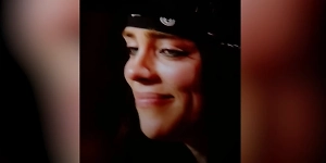 Билли Айлиш разрыдалась на глазах у многотысячного стадиона из-за победы Трампа