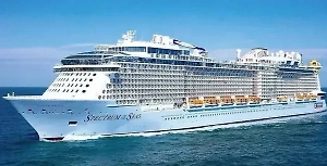 Застрявший в Японии лайнер с россиянами на борту отплыл в Шанхай