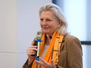 Экс-глава МИД Австрии Кнайсль рассказала, что нашла «свою Россию» в деревне