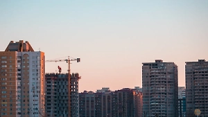 Россиянам объяснили, как отсудить у застройщика миллионы за косые полы и окна